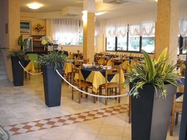 Albergo Santo Stefano Bellaria-Igea Marina Buitenkant foto